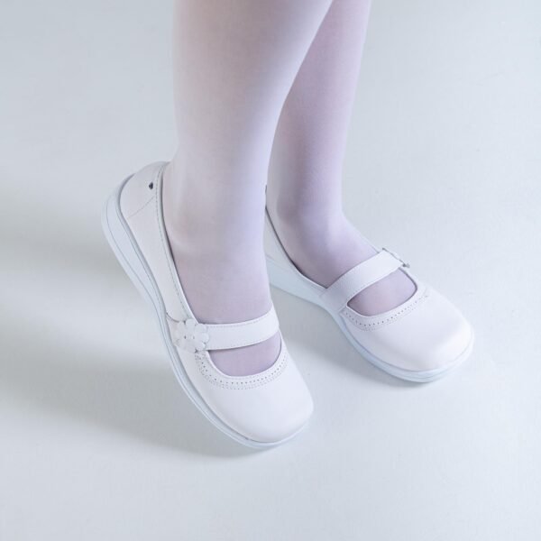 Mia - Image 2
